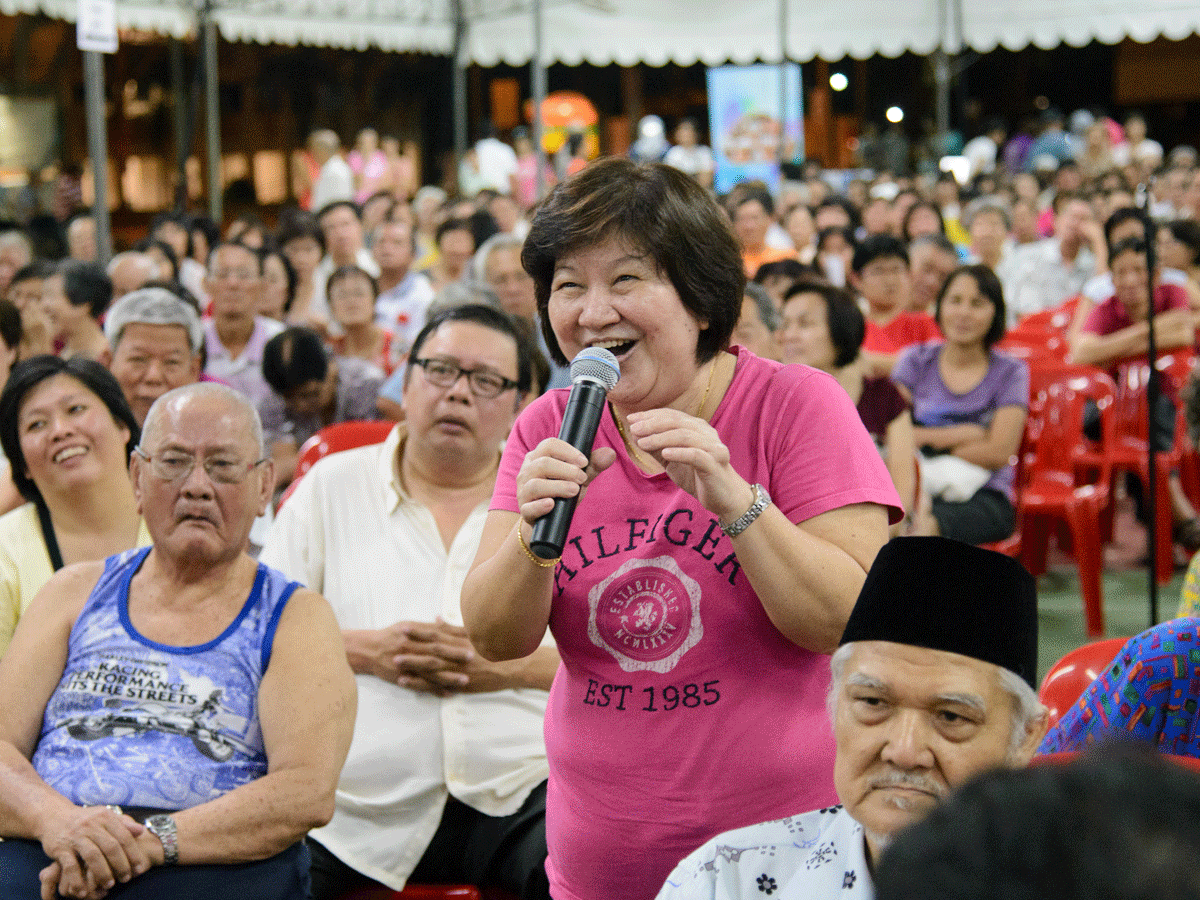 Lady in Pink holding mic